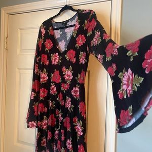 Plus size Floral mini with bell sleeves